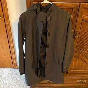 Eddie Bauer women’s Black Hooded Rain Jacket
